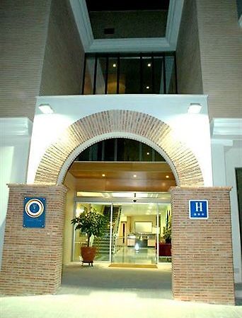 Hotel Isur Llerena Extérieur photo