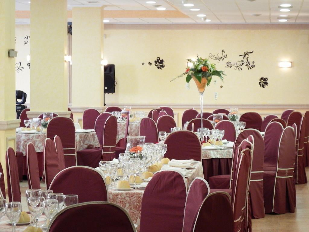 Hotel Isur Llerena Extérieur photo