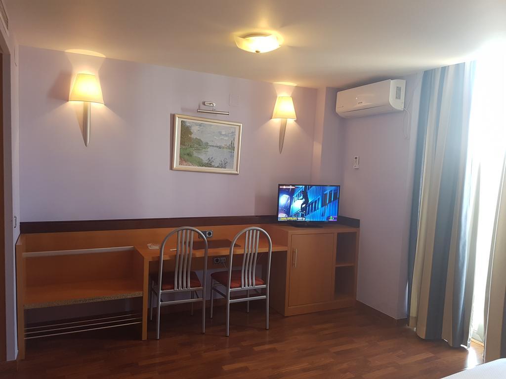 Hotel Isur Llerena Extérieur photo