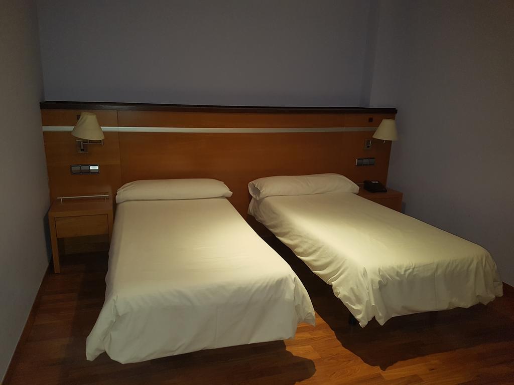 Hotel Isur Llerena Extérieur photo