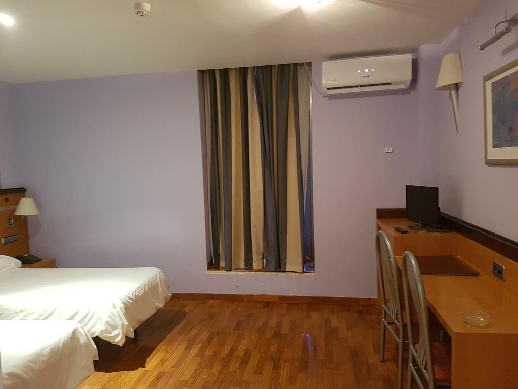 Hotel Isur Llerena Extérieur photo